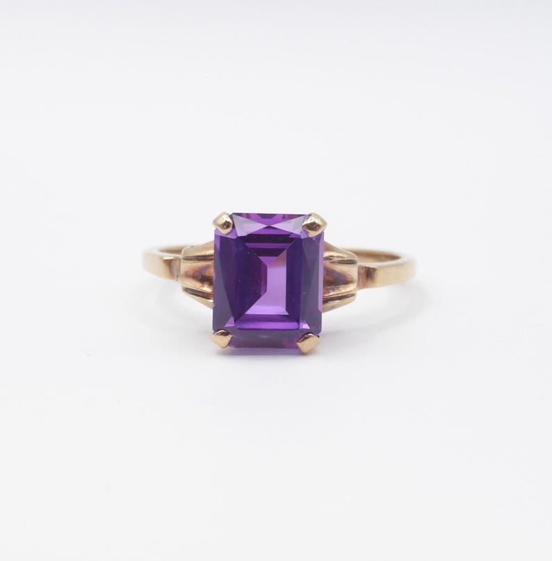 Vintage Elegant Purple Sapphire 10K Solid Gold Ring