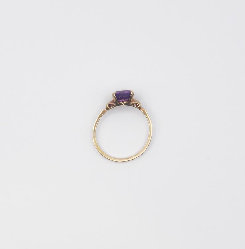 Vintage Elegant Purple Sapphire 10K Solid Gold Ring