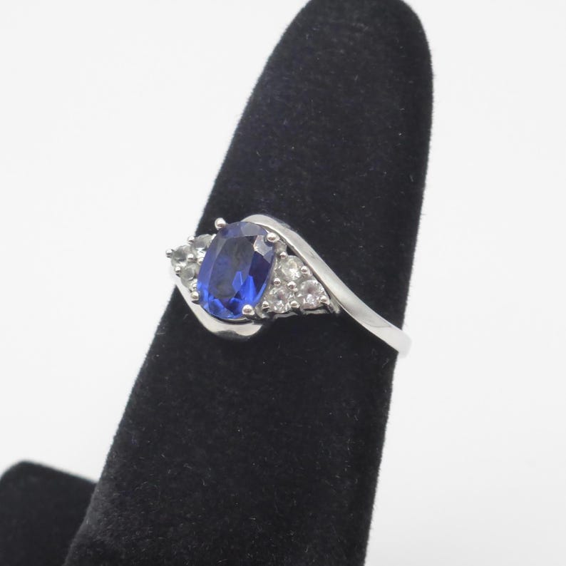 Vintage Blue Sapphire With Diamonds 10K Solid White Gold Ladies Ring, Size 6.75, Classy Accent Diamonds