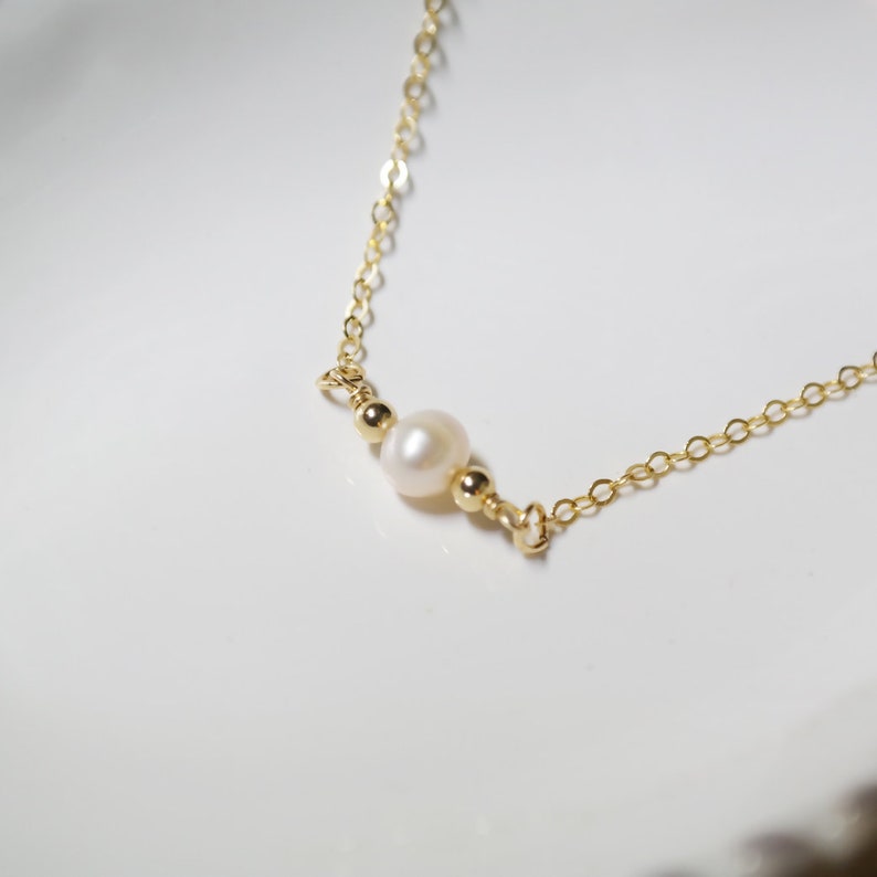 Natural Shaped White Peach Color Dainty Necklace Wedding Gifts For Women Jewelry 14k Gold Fill Chain Freshwater Pearls Necklace