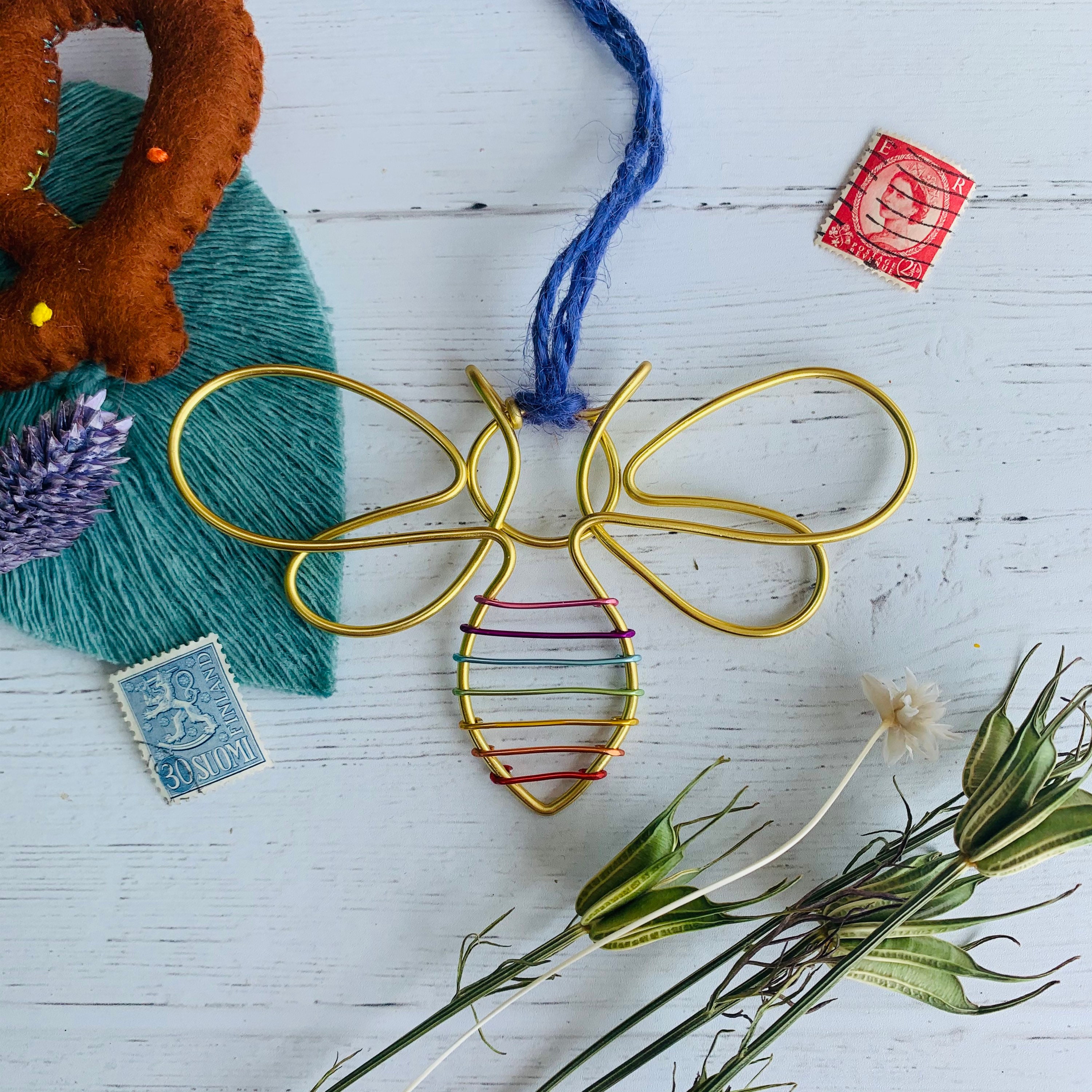 Handmade Wire Hanging Bee Choice of Colour and Shape Wall | Etsy