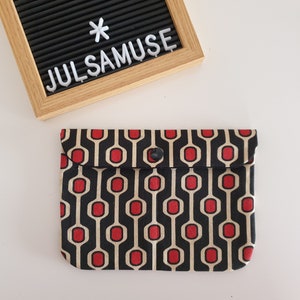 Snap closure pouch