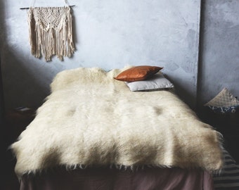 Hand Woven Wool Weighted Blanket: Chunky Knit Bedspread