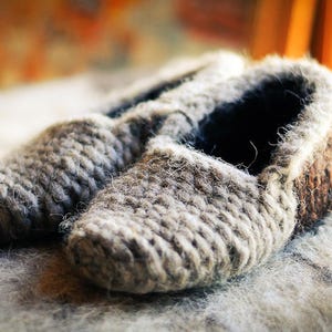Felt slippers Slippers men/Felted slippers/Slipper socks/Wool slippers/Wool socks/Mens slippers/Wool shoes/Leg warmers/Slippers for men