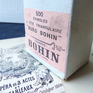 PIN BOX Old Shabby Vintage decor DIY naaien driehoekige kop kartonnen doos BOHIN reclameobject