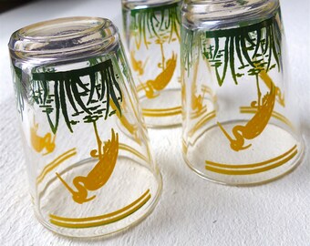 Former french liqueur alcohol yellow Vintage Bistro glasses 3 french little Glass with yellow flamingo décor