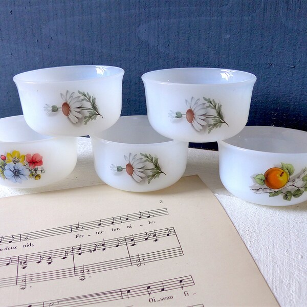 6 adorables ramequins vintages Arcopal - Arts de la table