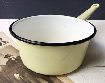 ANCIENNE CASSEROLE émaillée JAUNE decor cuisine Shabby vintage french enamel pan green decoration