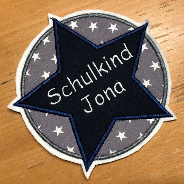 Applikation / Aufnäher / Button Stern im Kreis SCHULKIND mit Namen - Wunschfarben