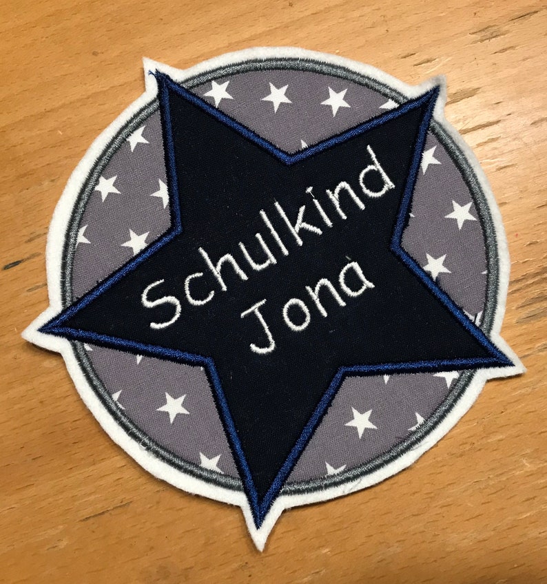 Applikation / Aufnäher / Button Stern im Kreis SCHULKIND mit Namen Wunschfarben Bild 1