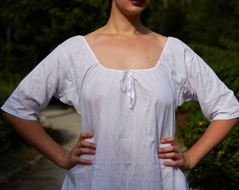 Nuisette rococo 18e siècle Chemise droite début Régence et chemise de nuit