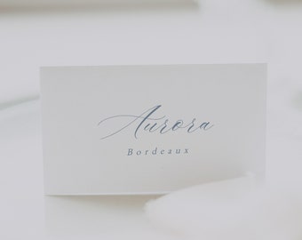 Plantilla de tarjeta de lugar de boda simple, tarjetas de acompañante de boda modernas (planas y plegadas en tienda), tarjetas de nombre azul polvoriento, DESCARGA INSTANTÁNEA, Aurora