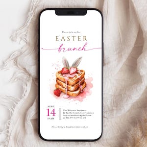 Op de afbeelding: Een digitale uitnodiging voor een paasbrunch. De uitnodiging bevat een aquarelillustratie van een stapel wafels met aardbeien en een roze glazuur. De tekst luidt "Kom gezellig mee naar onze paasbrunch" en bevat de datum en tijd van het evenement, "14 april, 10:00 uur", en de locatie, "The Webster Residence, 12 Pacific Coast, San Francisco, CA 94117". De uitnodiging bevat ook de tekst "Neem een ontbijtje mee om te delen".