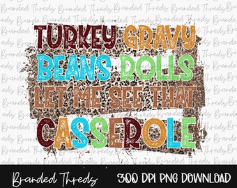 Könnte beinhalten: Ein digitales Grafikdesign mit einem Leopardenmuster-Hintergrund und dem Text "TURKEY GRAVY BEANS DOLLS LET ME SEE THAT CASSEROLE" in verschiedenen Farben. Der Text ist in einem verwitterten Schriftstil.