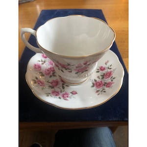 Royal Albert Bone China England Tea Cup & Saucer Pink Roses Gold Trim