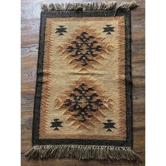 ヴィンテージラグwool 手織り ヴィンテージの手織り南西部風ウールラグ（フリンジ付き） - Etsy 日本