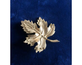 Gold-Tone Leaf-Shaped Brooch Pin Vintage Jewelry Accessory