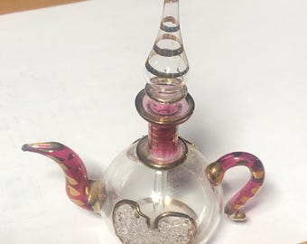 Frasco de perfume de vidrio soplado a mano con diseño de corazón y tapón desmontable.