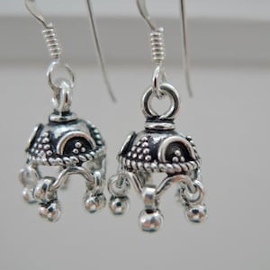 Boucles d&#39;oreilles indiennes en argent avec bijoux suspendus | Fait main au Népal