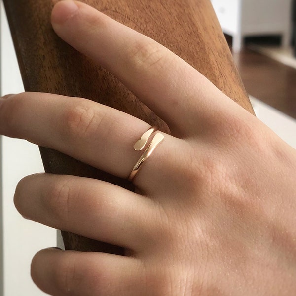 Hammered GOLD RING, Wraparound Ring, Gold Wrap Ring, Adjustable Ring, Simple Ring, Open Ring, Minimalist Jewelry, Modern Jewelry, Unisex