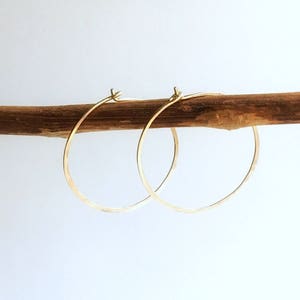 Hammered ROUND HOOPS, GOLD Earrings, Hammered Wire, Minimalist Jewelry, Ear Wire, Gift for Her, 1 inch hoop, Modern Earrings, Hobo Hoops image 7