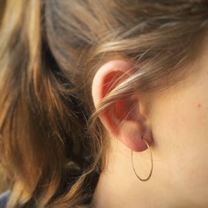 Hammered ROUND HOOPS, GOLD Earrings, Hammered Wire, Minimalist Jewelry, Ear Wire, Gift for Her, 1 inch hoop, Modern Earrings, Hobo Hoops image 2