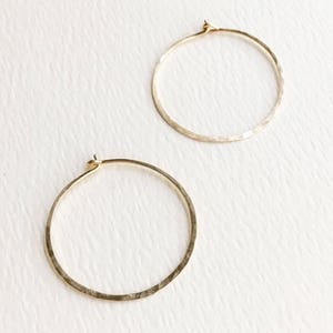 Hammered ROUND HOOPS, GOLD Earrings, Hammered Wire, Minimalist Jewelry, Ear Wire, Gift for Her, 1 inch hoop, Modern Earrings, Hobo Hoops image 1