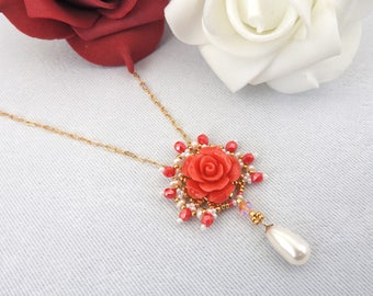 Collar Victoriano, Collar Rojo, Collar de Flores Rojas, Collar Romántico, Colgante de Rosa Roja, Regalo Romántico para Ella, Regalo para San Valentín
