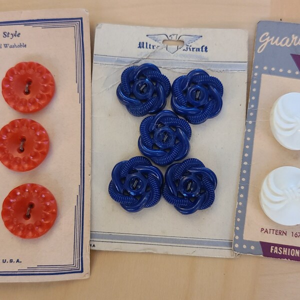 Vintage 1940's Buttons on Original Cards - Le Chic Ultra Kraft and Latest Style in Red, White And Blue