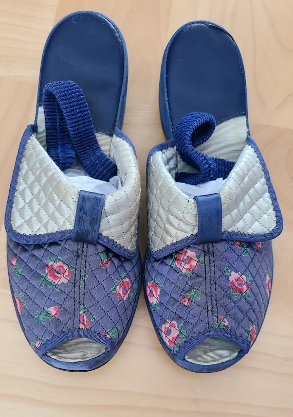 Vintage 1940's Ladies Slippers-Blue Floral Quilted