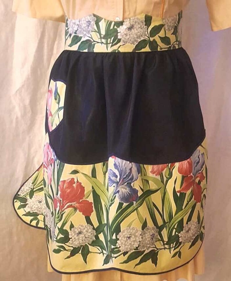 Vintage 1950/'s Taffeta and Polished Cotton Apron Showing Iris and Hydrangea Flowers with Foliage
