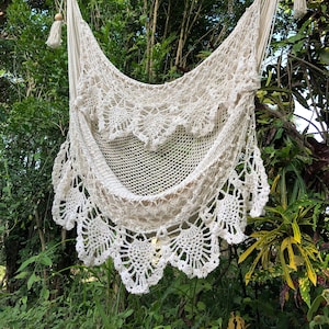 Spectacular large hammock chair with double crochet fringe/ornament. Hanging chair. Chair hammock. Valentine's Day. Fast delivery. Beige