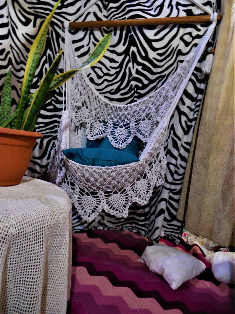 Spectacular large hammock chair with double crochet fringe/ornament. Hanging chair. Chair hammock. Valentine's Day. Fast delivery. White