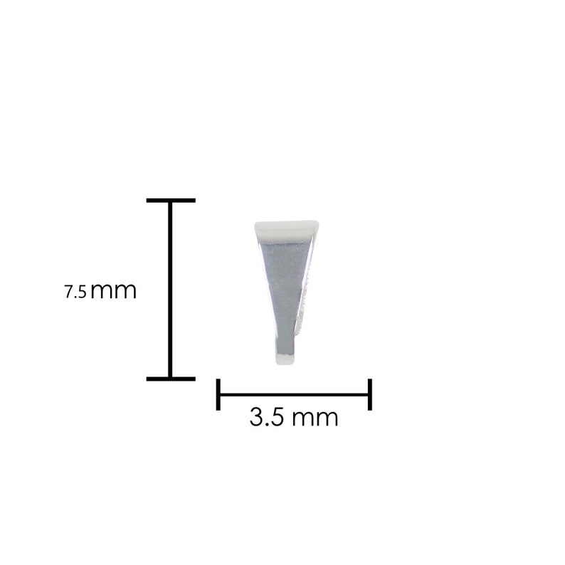 Puede incluir: Un peque&ntilde;o objeto triangular de color plateado con una parte superior blanca. El objeto mide 7,5 mm de altura y 3,5 mm de ancho. El objeto se muestra sobre un fondo blanco.