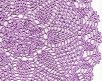 Tapete de ganchillo hecho a mano, encaje morado, redondo de 35,5 cm (14 pulgadas)