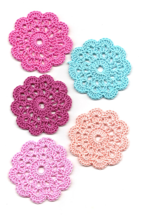 Gehaakte kleedjes Mini kleedje Set Ambachtelijke versiering Kleine gehaakte kleedjes Gebreide Mandala Bloemen Appliques set van 5 Scrapbook Decor Etsy Nederland
