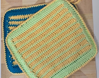 Classic Striped Crochet Potholder Pattern - Crochet Hotpad Pattern - Fun and Trendy Crochet Potholder Pattern