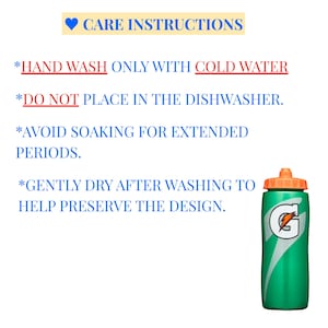 Pode incluir: Uma garrafa de &aacute;gua verde com tampa laranja e o log&oacute;tipo branco da Gatorade, acompanhada pelo texto: CARE INSTRUCTIONS, HAND WASH ONLY WITH COLD WATER, DO NOT PLACE IN THE DISHWASHER, AVOID SOAKING FOR EXTENDED PERIODS, GENTLY DRY AFTER WASHING TO HELP PRESERVE THE DESIGN.