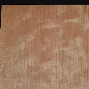 Feuille de placage de bois de cerisier brut 20 x 41 po.