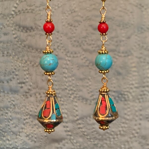 Pendientes de color turquesa tibetano y coral rojo 14k chapado en oro