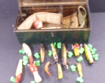 Vintage tin Otter-C- Tackle box with 11 wooden vintage lures and other vintage tackle