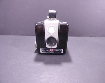 Vintage Brownie Hawkeye flash camera