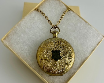 Pendentif style montre de poche à fleurs vintage, chaîne dorée