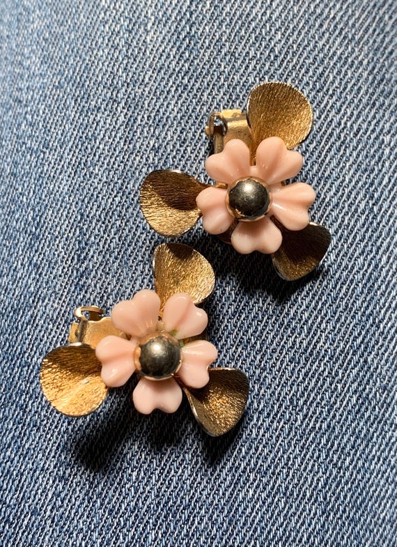 Boucles D'oreilles Clips Vintage Fleurs Bakélite Beige - Anciennes Sans Défaut