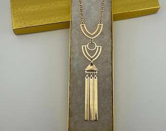 Art Deco Ägyptische Revival Halskette, Gold Ton Y2K Anhänger