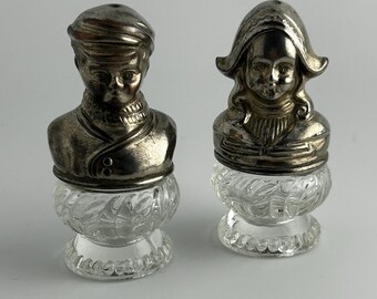Salière et poivrière hollandaises pour garçon et fille des années 40 Guardian Services, plaqué argent avec verre