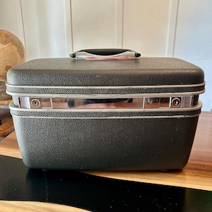 Vintage 1960s Samsonite Train Case Black exterior Gray Interior Double Latch with Tray