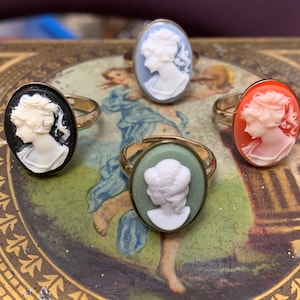 Vintage 1980s Cameo Ring: Gold Tone Adjustable Band