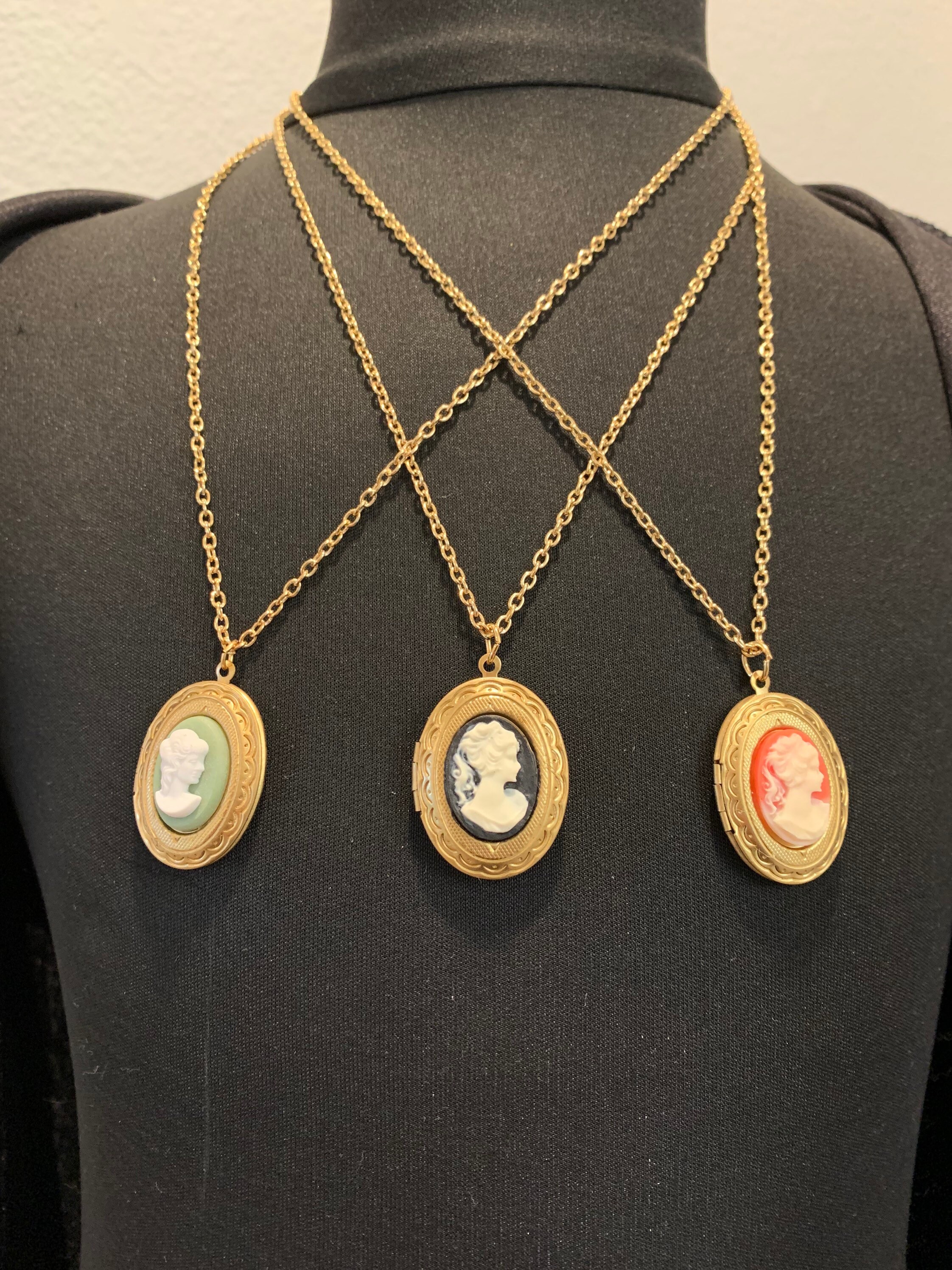 Avon shop cameo necklace