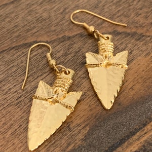 Arrow head Earrings Vintage 1980s New Old Stock Gold Plated Ear Wires Gold Tone Arrow Head includes 1 pair with gift box